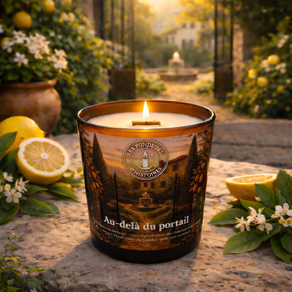 <span style="color:rgb(0,0,0);">Bougie artisanale parfumée -</span> Au-deladuportailcopie2 - Les Fondeurs d'Histoires - <span style="color:rgb(0,0,0);">en cire végétale fabriquée en Bretagne - Les Fondeurs d’Histoires</span>