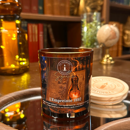 Bougie parfumée L'Empreinte 1892 - Signature