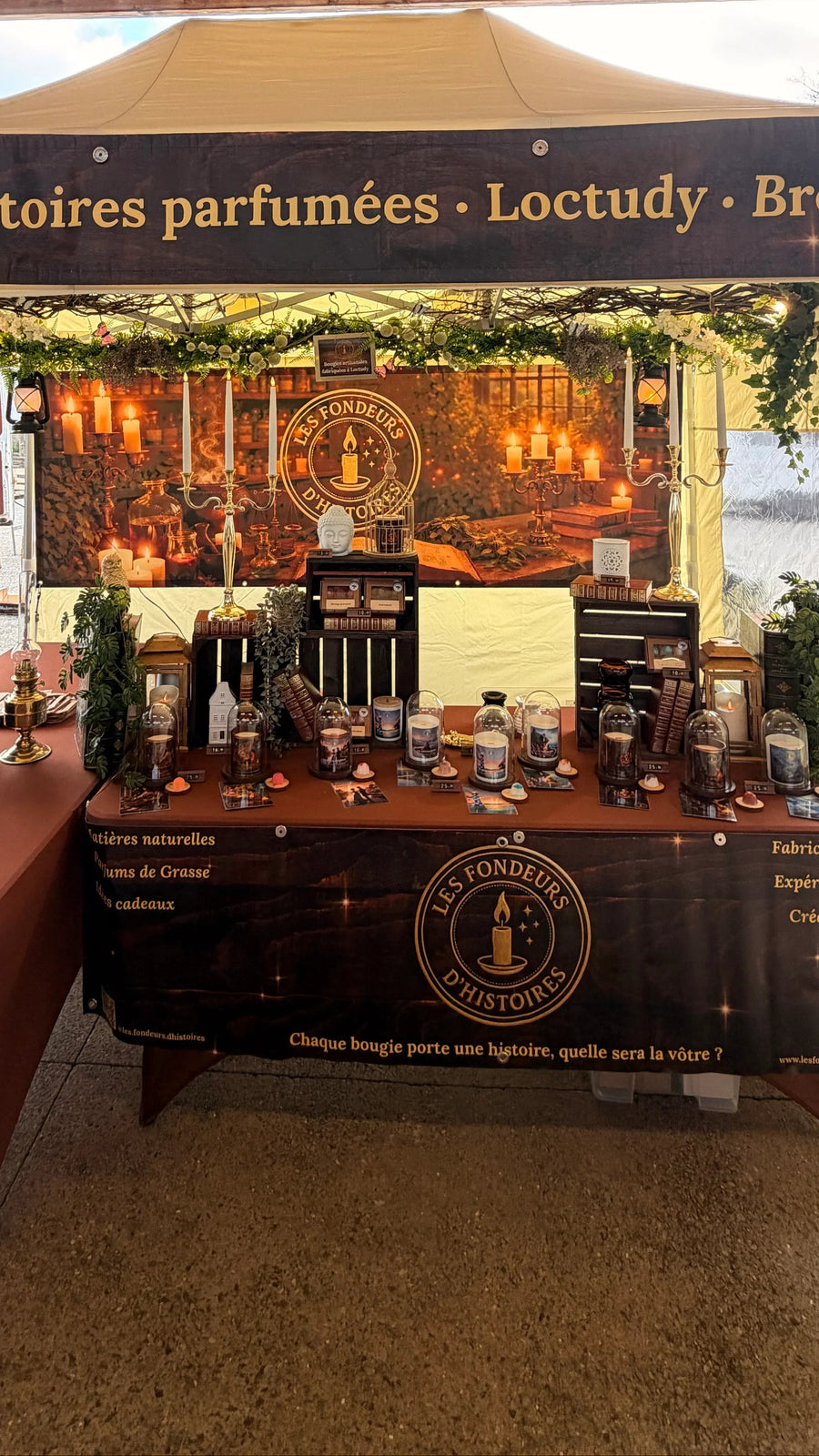 Les Fondeurs d'Histoires stand at a creators' market in Brittany