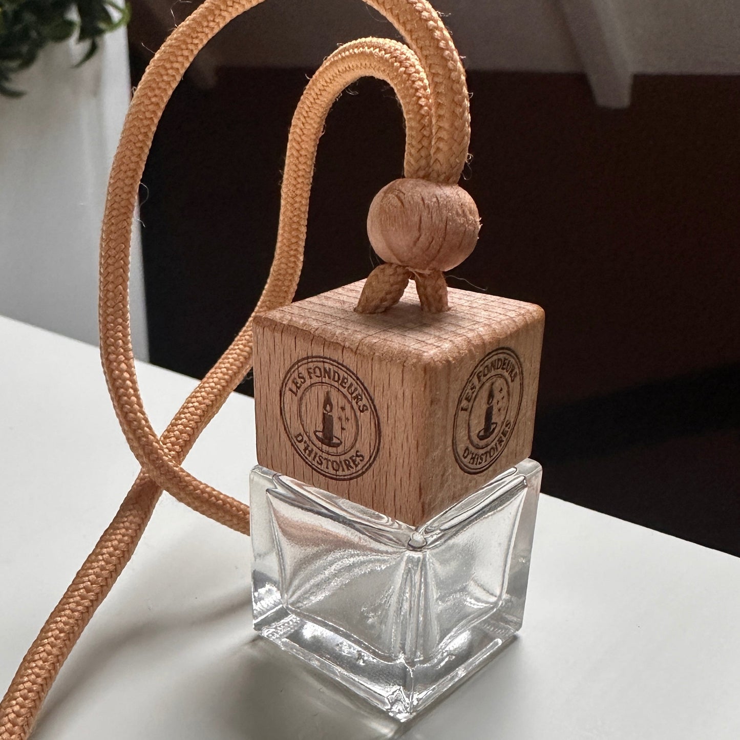 Flacon Nomade suspendu – Parfum pour voiture & petits espaces